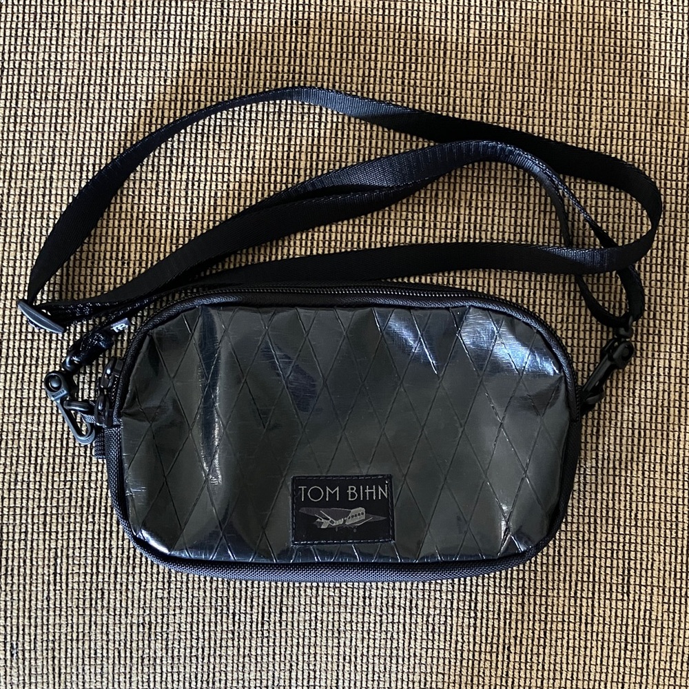 Tom Bihn, Bantam with shoulder strap, black